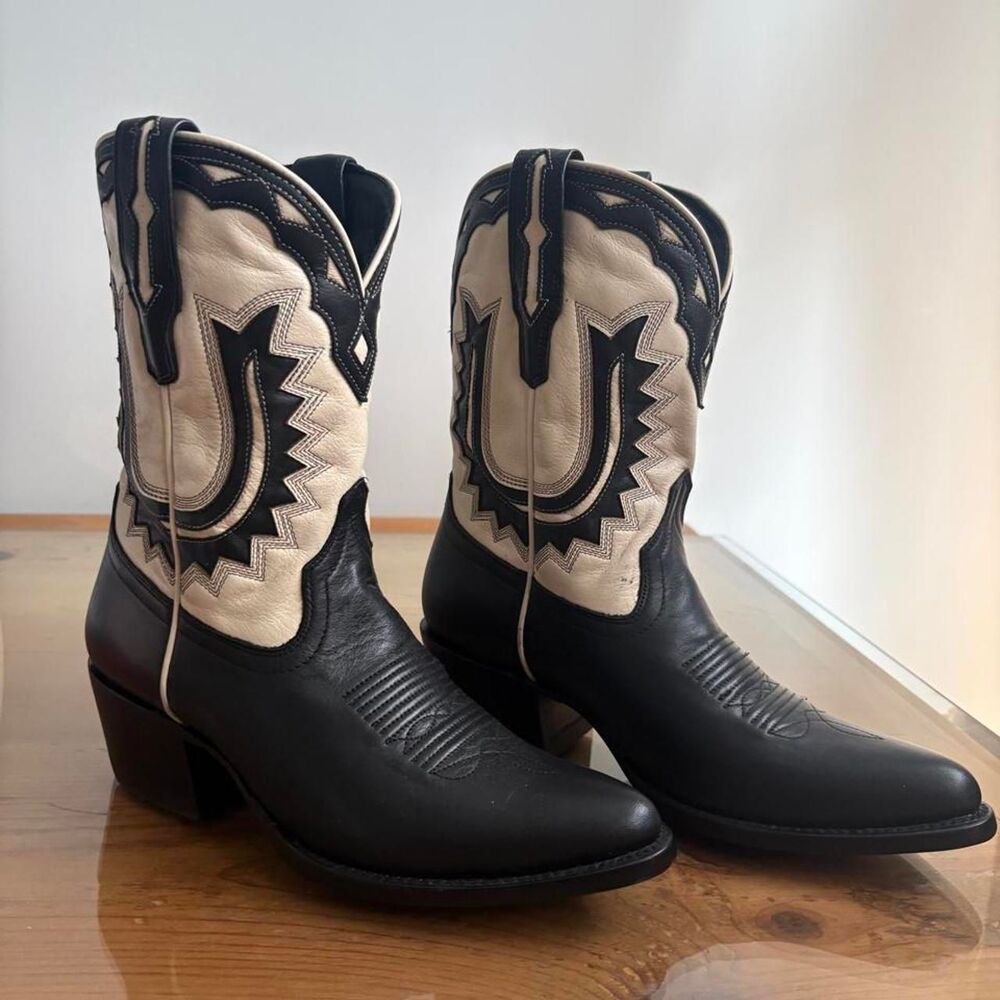 Tecovas Jolene Black / bone leather cowboy boots. Size 7